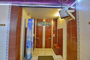 Фото номера Дом с 4 спальнями Гостевой дом Коттедж с бассейном г. Balamutovichi 56